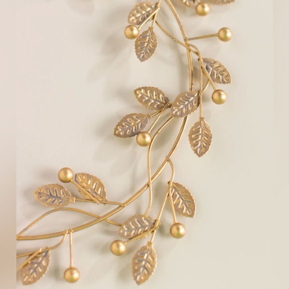 The Jilly Box Canvas n Decor: Golden Berry Metal Wreath NWT 11" - Picture 9 of 10